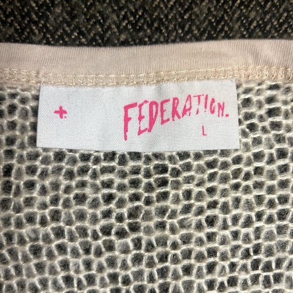 Federation sz L open knit bright sweater grey sleeves with patches - Picture 2 of 9